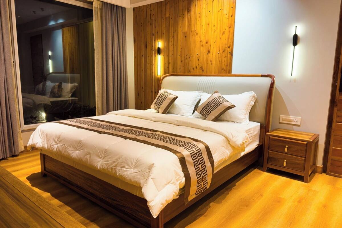 Luxury Room, 3 Bedrooms, Non Smoking, City View | Laptop workspace, soundproofing, iron/ironing board (on request)