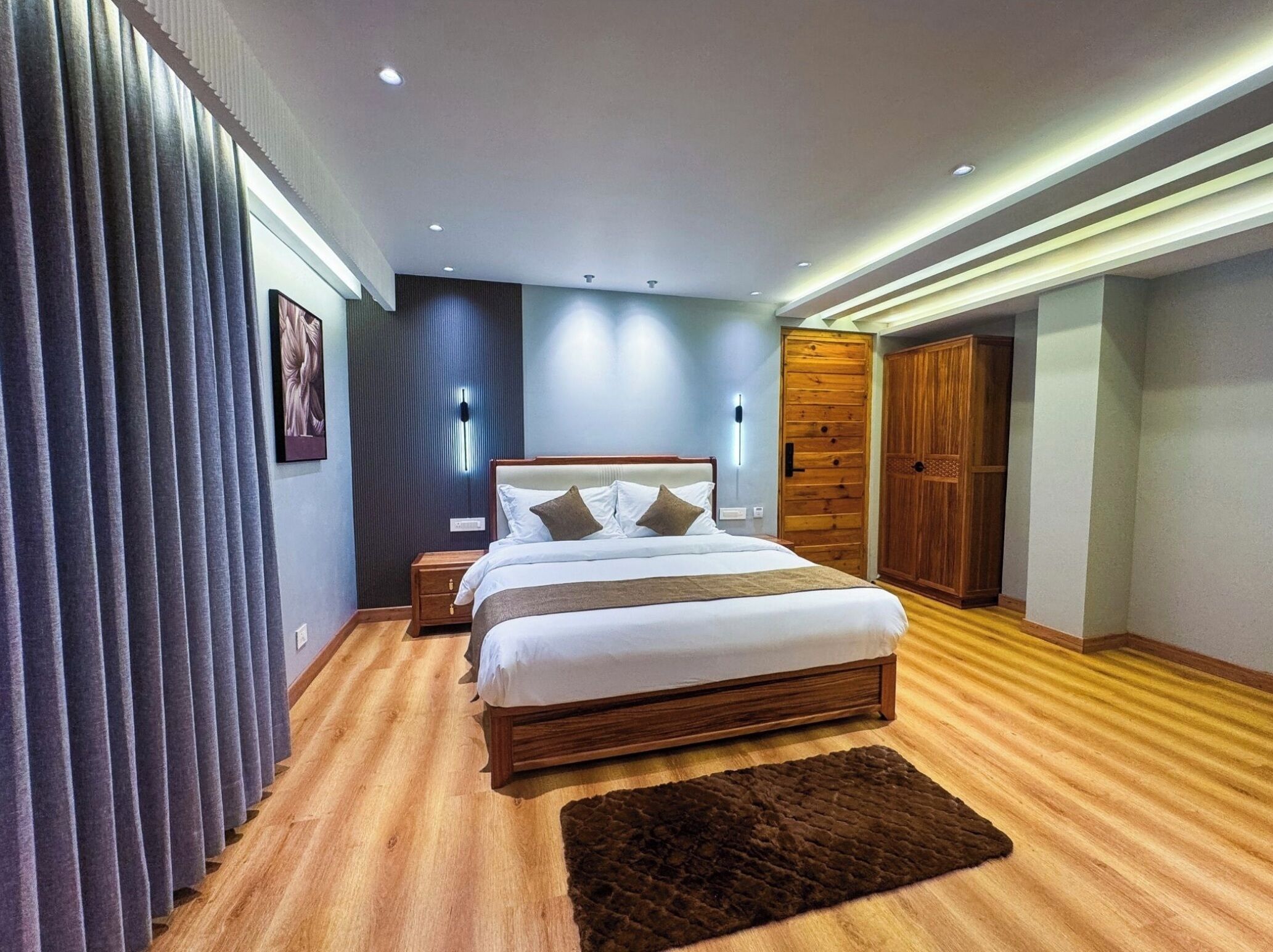 Laptop workspace, soundproofing, iron/ironing board, free WiFi