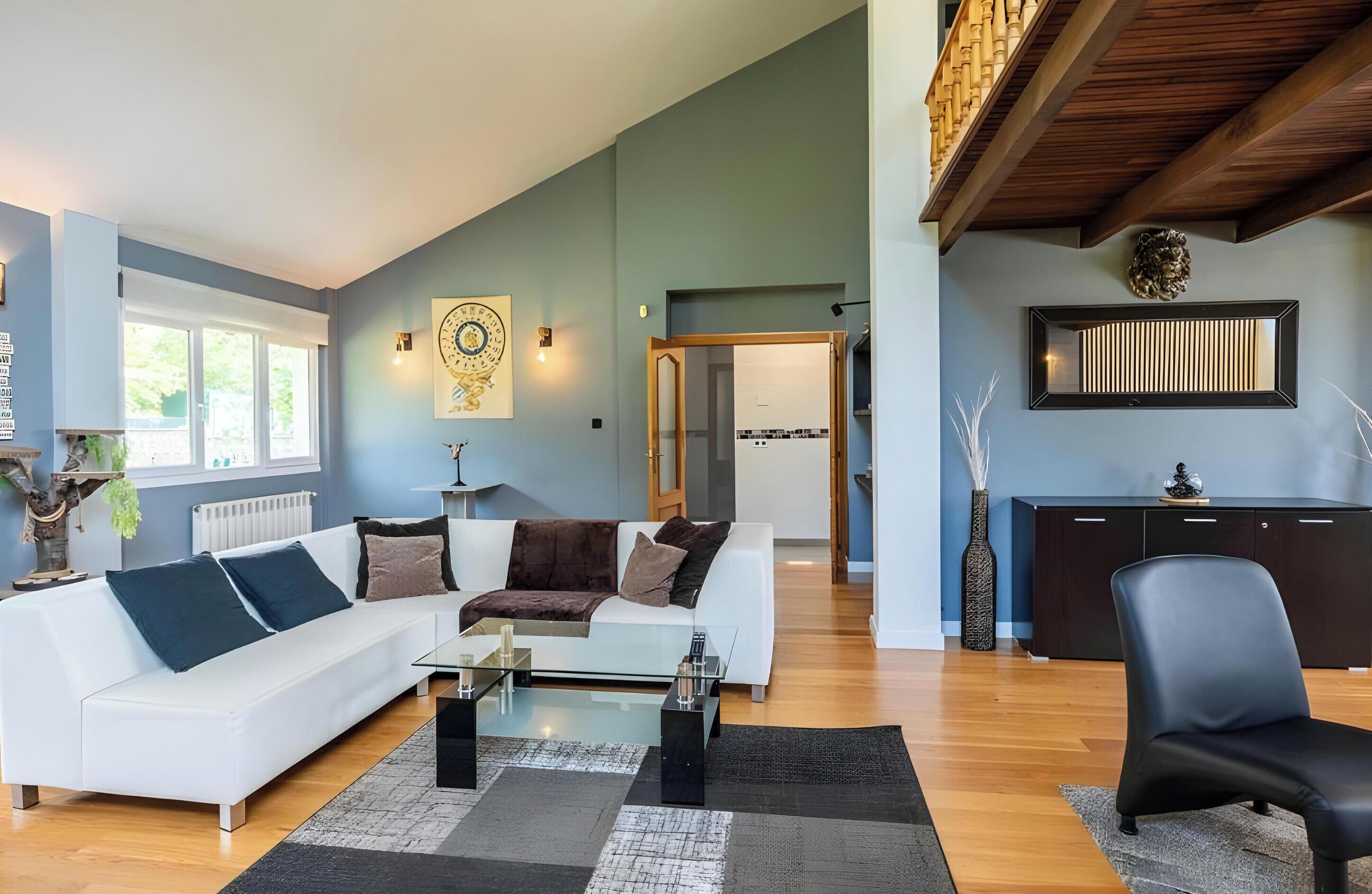 TV, lareira, mesa de pingue-pongue