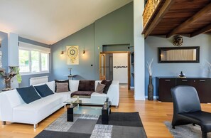 TV, fireplace, ping pong - Holiday Home 'Romeo' with Mountain Views, Private Pool and Wi-Fi (Oviedo)