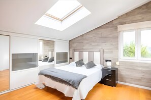 Iron/ironing board, WiFi, bed sheets - Holiday Home 'Romeo' with Mountain Views, Private Pool and Wi-Fi (Oviedo)