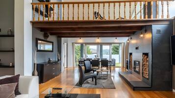 TV, lareira, mesa de pingue-pongue