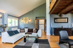 TV, fireplace, table tennis