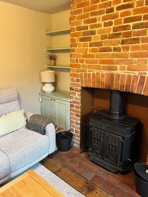 Smart-TV, peis og bøker