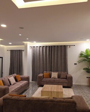 Apartemen Deluks, balkon, pemandangan kota | Area keluarga