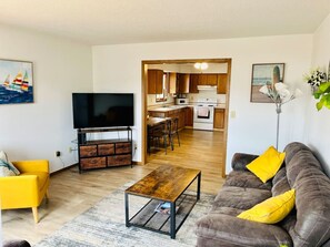 Living area - Centrally located, clean and comfortable home in Two Harbors! (Two Harbors)