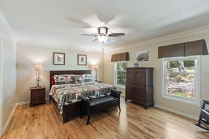 4 bedrooms, free WiFi, bed sheets