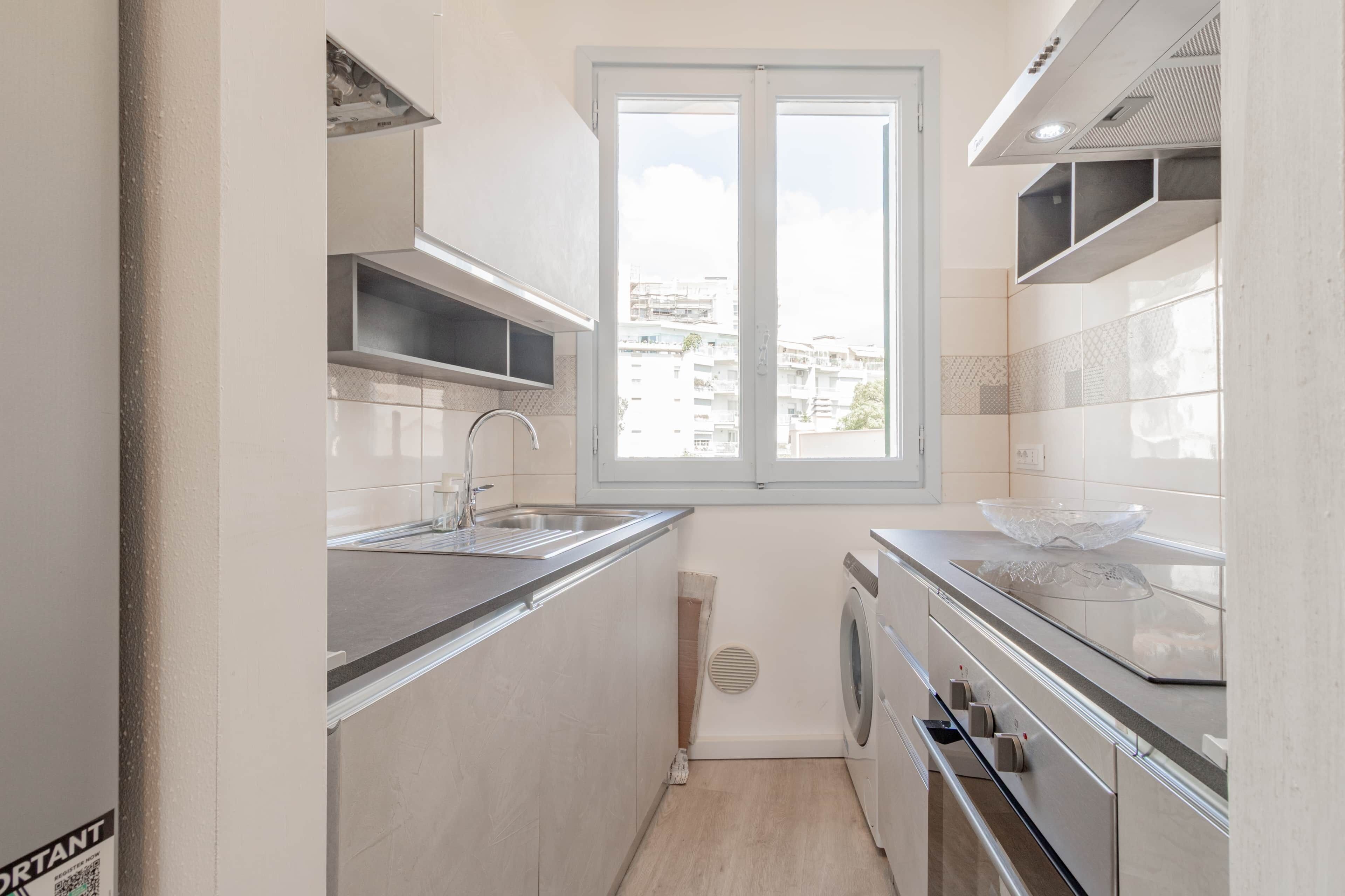 Frigorifero, forno, piano cottura, lavastoviglie