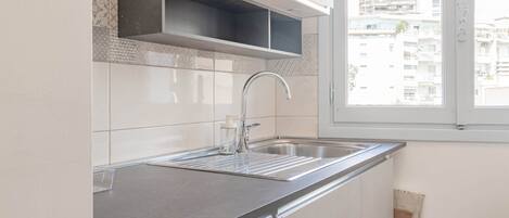 Réfrigérateur, four, plaque de cuisson, lave-vaisselle