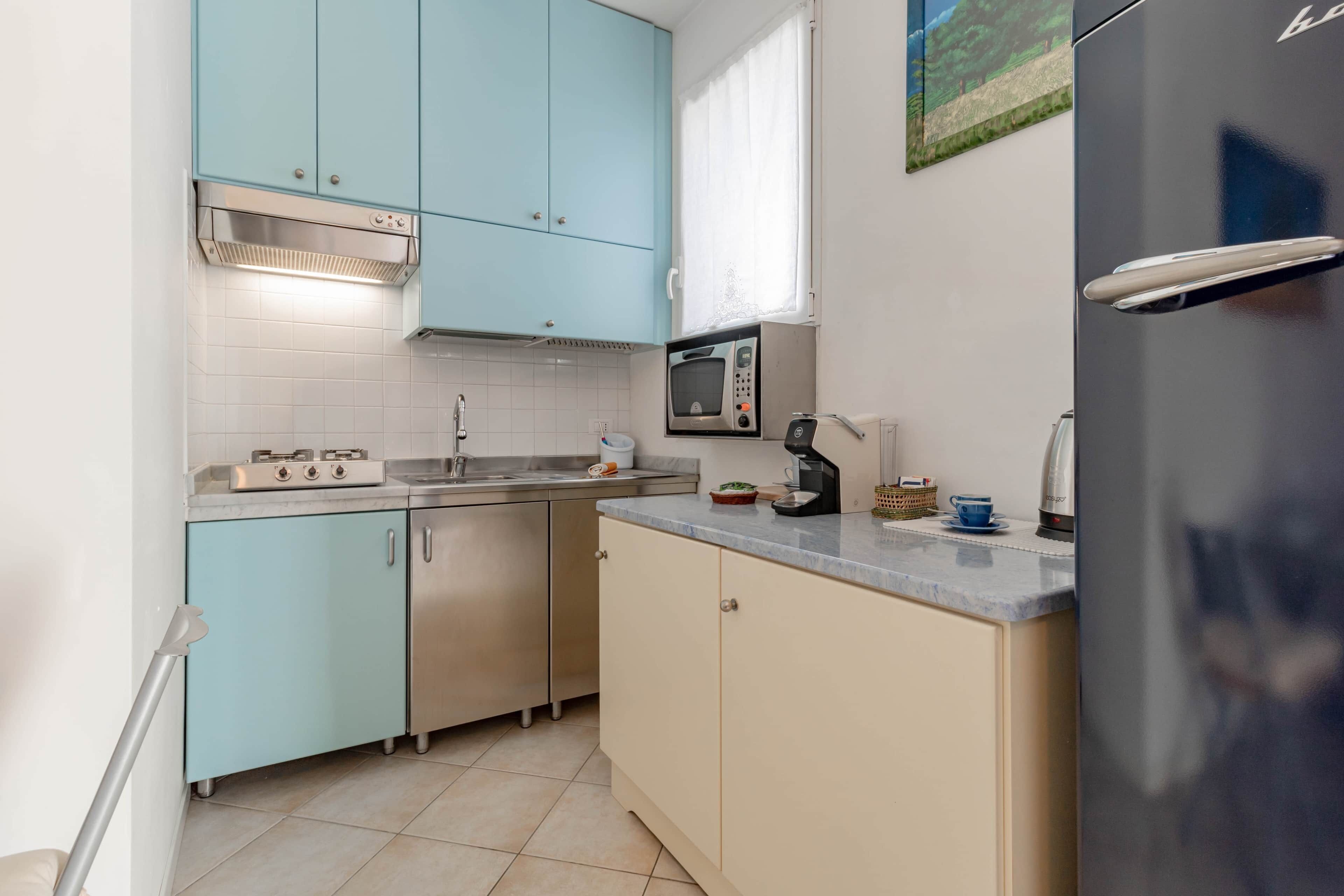 Fridge, microwave, stovetop, cookware/dishes/utensils