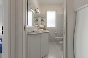 Bathroom - CASAPA - Parcheggio - Sanremo (Sanremo)