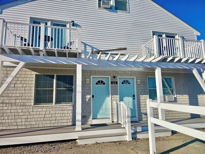 Charming 2-Bedroom Ocean View Condo- Prime Location