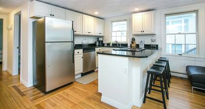 Charming 2-Bedroom Ocean View Condo- Prime Location