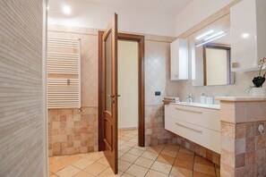 Bathroom - OASI SERENA - Parcheggio-Giardino (Liguria)