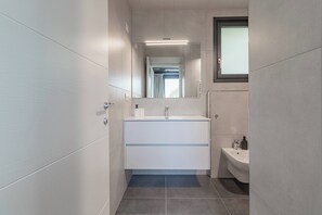 Bathroom - TAGGIASCA - Suite nel verde con terrazza e Jacuzzi (Taggia)