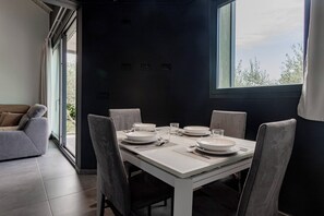 Dining - TAGGIASCA - Suite nel verde con terrazza e Jacuzzi (Taggia)