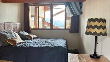 2 makuuhuonetta, silitysrauta/-lauta, Wi-Fi, vuodevaatteet