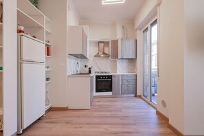 Køleskab, ovn, kogeplade, opvaskemaskine