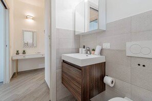 Hair dryer, towels