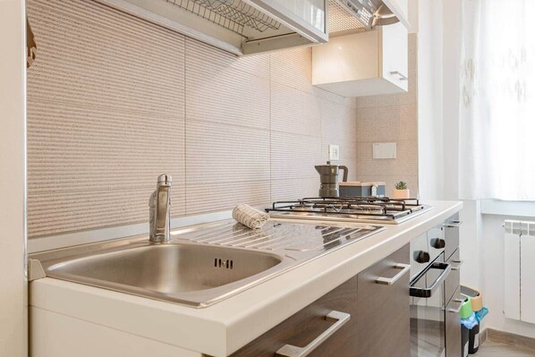 Fridge, microwave, oven, stovetop