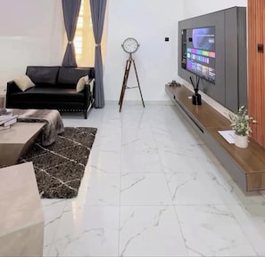 Deluxe Apartment, Balcony, City View | Living area