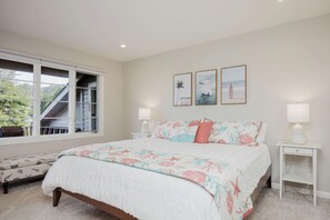 4 bedrooms, WiFi, bed sheets