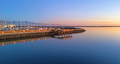 The Coastal Retreat, Scenic Harbor, Ocean Views, Walk to Beach, Restaurants