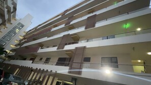 Exterior detail - Luxurious 3-bedroom duplex apartment (Nairobi)