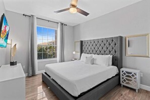 3 bedrooms, Internet, bed sheets - Modern 3BR Condo at Vista Cay – Near Disney (Orlando)