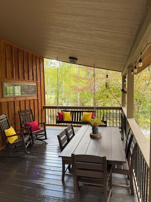 Outdoor dining - Your Perfect Creekside Hideaway (Rabun Gap)