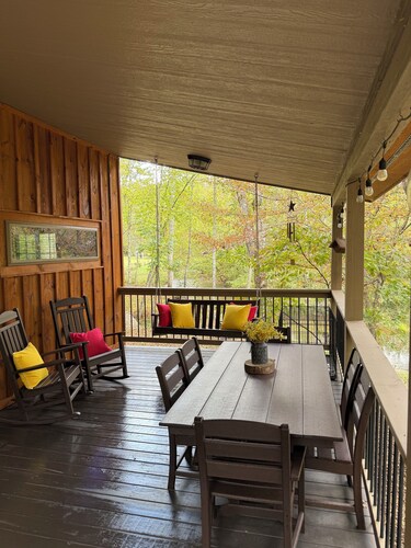 Your Perfect Creekside Hideaway