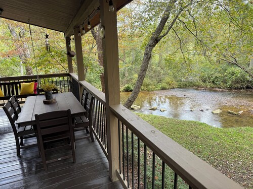 Your Perfect Creekside Hideaway