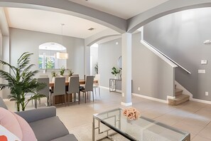 Interior - Solterra 6BR, 4 enSuites, Pool & Game Room (Davenport)