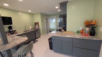 Refrigerador, microondas, horno, placa de cocina