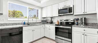 NEW! Pickleball • Pool • Arcade • Climbing Gym Play Room •Mini Golf • Sleeps 18