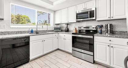 NEW! Pickleball • Pool • Arcade • Climbing Gym Play Room •Mini Golf • Sleeps 18