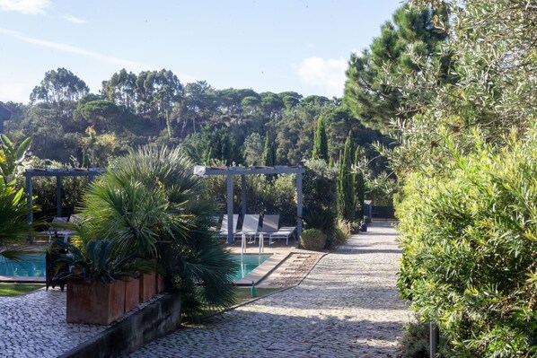 Pool - Country retreat 5 minutes from the fantastic beaches of Meco. Family Space (Setúbal)