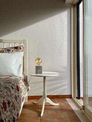 3 bedrooms, iron/ironing board, internet, bed sheets - Country retreat 5 minutes from the fantastic beaches of Meco. Family Space (Setúbal)