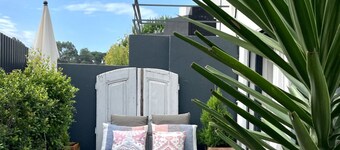 Country retreat 5 minutes from the fantastic beaches of Meco. Family Space