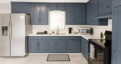 Cozy 3BR2.5 BA House by Legends Sleeps 8, 5 beds