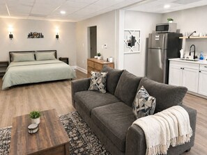 6 bedrooms, desk, iron/ironing board, WiFi