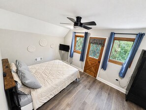 6 bedrooms, desk, iron/ironing board, WiFi