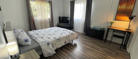 2 habitaciones, tabla de planchar con plancha, wifi y ropa de cama