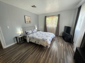 2 sovrum, strykjärn/strykbräda, wi-fi och sängkläder