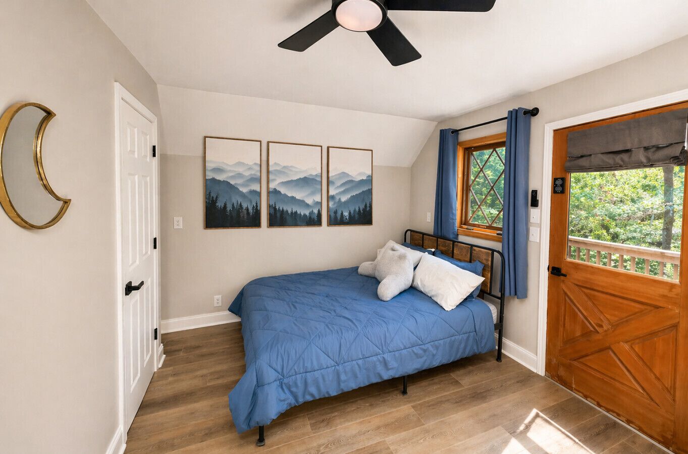 4 Schlafzimmer, Schreibtisch, Bügeleisen/Bügelbrett, Reisekinderbett
