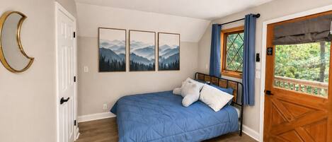4 Schlafzimmer, Schreibtisch, Bügeleisen/Bügelbrett, Reisekinderbett