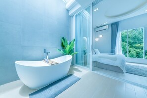 4 bedrooms, free WiFi, bed sheets, wheelchair access