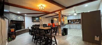 Soothing 3-bedroom house with AC in Richton Park