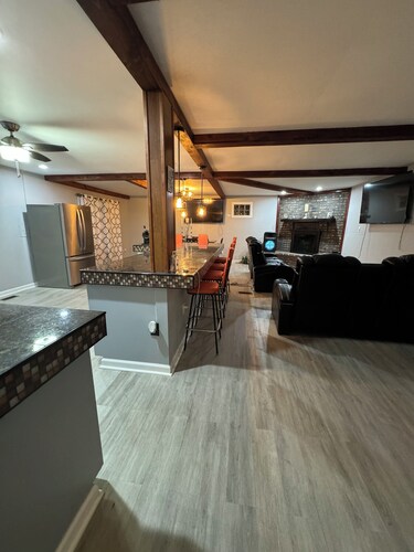 Soothing 3-bedroom house with AC in Richton Park