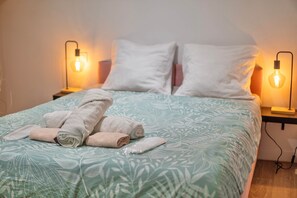 1 bedroom, WiFi, bed sheets - Escape: Jacuzzi & Sauna (Tassin-la-Demi-Lune)